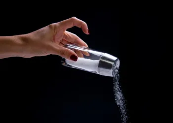 12 temperos para substituir o sal que fazem bem à saúde