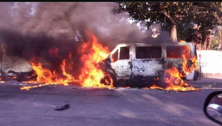 VANS INCENDIADAS EM CAMPO GRANDE!!!!(FOTOS)