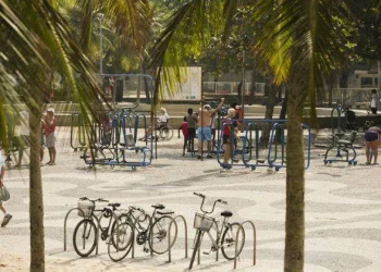 DESABRIGADOS SÃO AGREDIDOS NO LEME