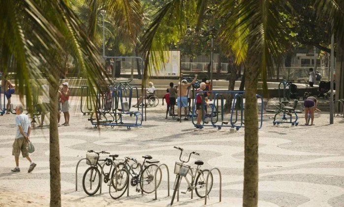 DESABRIGADOS SÃO AGREDIDOS NO LEME