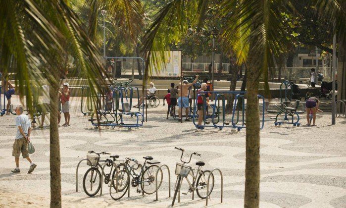 DESABRIGADOS SÃO AGREDIDOS NO LEME