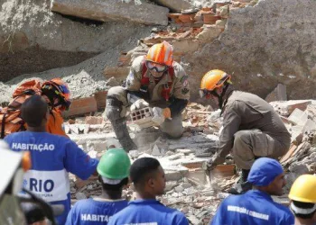 MURO DE OBRA DA PREFEITURA DESABA E DEIXA UM MORTO