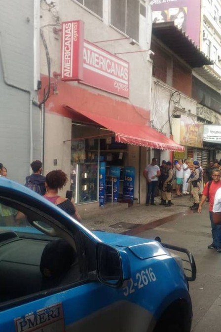 ASSALTANTE É PRESO APÓS ROUBAR LOJAS AMERICANAS EM UM BAIRRO DA ZONA OESTE!!