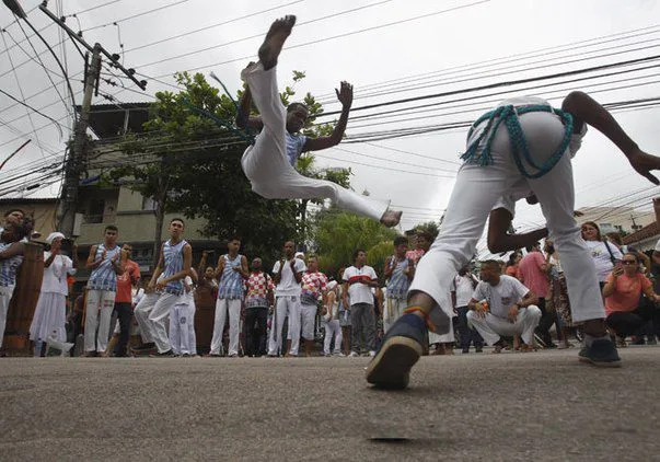 Manifestantes protestam contra intolerância religiosa na Zona Oeste
