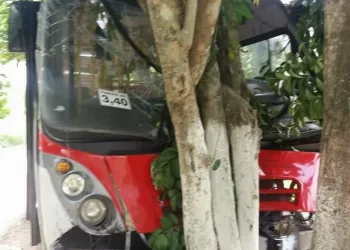 ACIDENTE COM UM ÔNIBUS DEIXAM PASSAGEIROS FERIDOS EM CAMPO GRANDE!!!