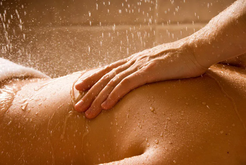 Por que o corpo retém líquido? Saiba como eliminar esse problema