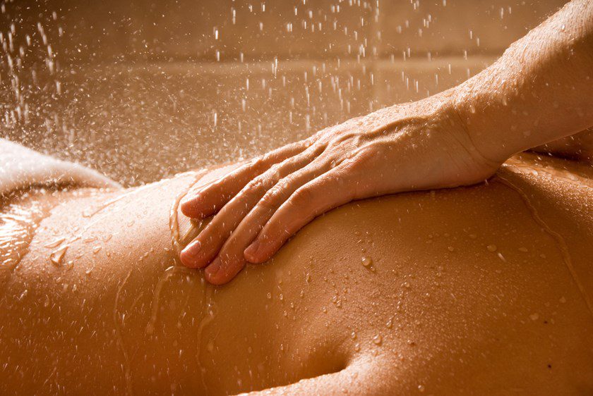 Por que o corpo retém líquido? Saiba como eliminar esse problema