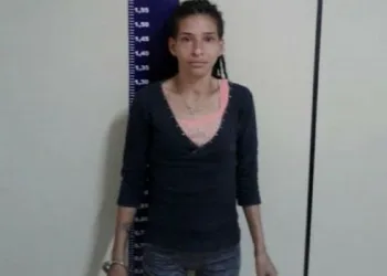 MULHER É PRESA ACUSADA DE MATAR COMPANHEIRO