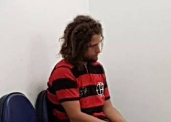 Torcedor do Flamengo que desceu no Maracanã de paraquedas é detido por invasão!!!