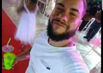 TRAFICANTES MATARAM UM MOTO-BOY NA ZONA OESTE E AMIGOS QUEREM O CORPO!!!