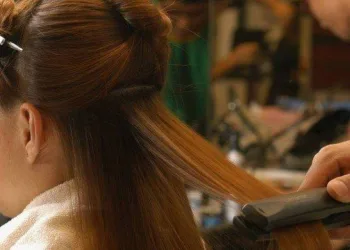 Anvisa proíbe venda de creme alisante e produto de limpeza