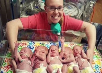 As fotos de Natal desses gêmeos vão alegrar seu dia