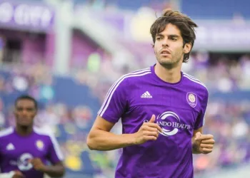 ADEUS KAKÁ!!! CRAQUE PENDURA AS CHUTEIRAS