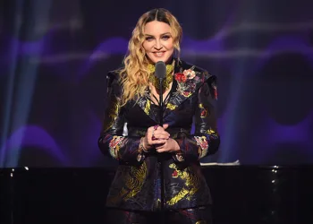 Madonna posta outro vídeo de suas filhas arrasando no funk