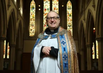 Padre pede orações para que príncipe George seja gay