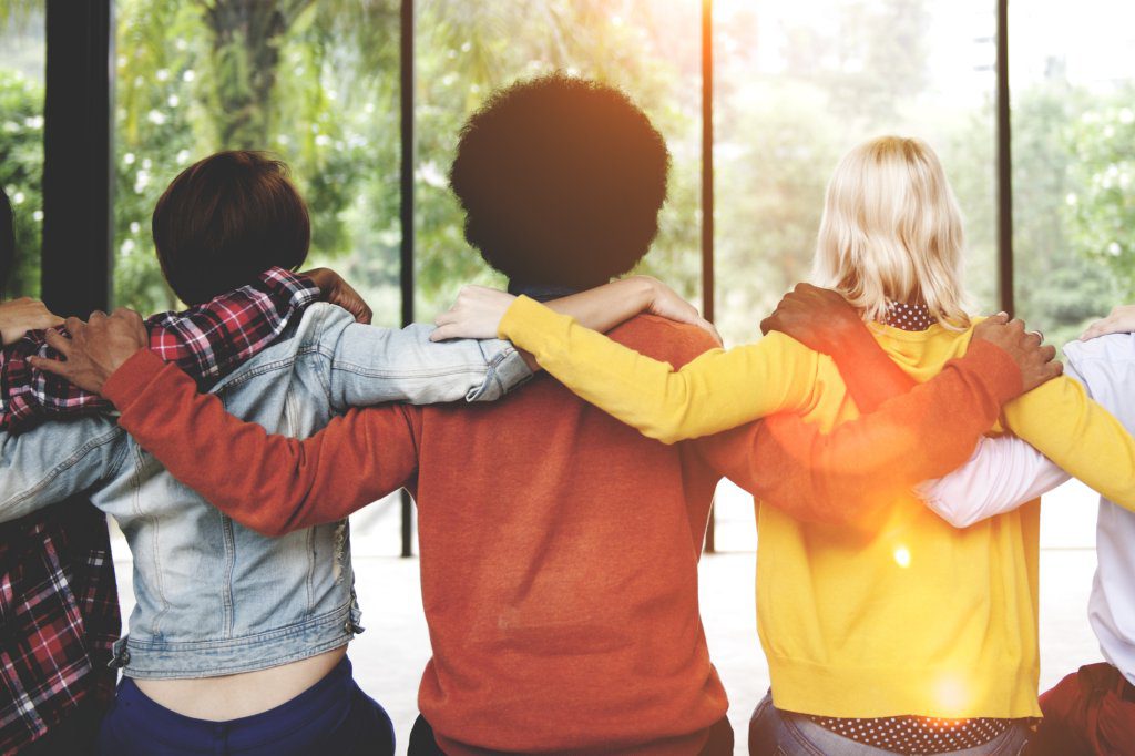 AMIGO DE INFÂNCIA PODE AFETAR SUA SAÚDE