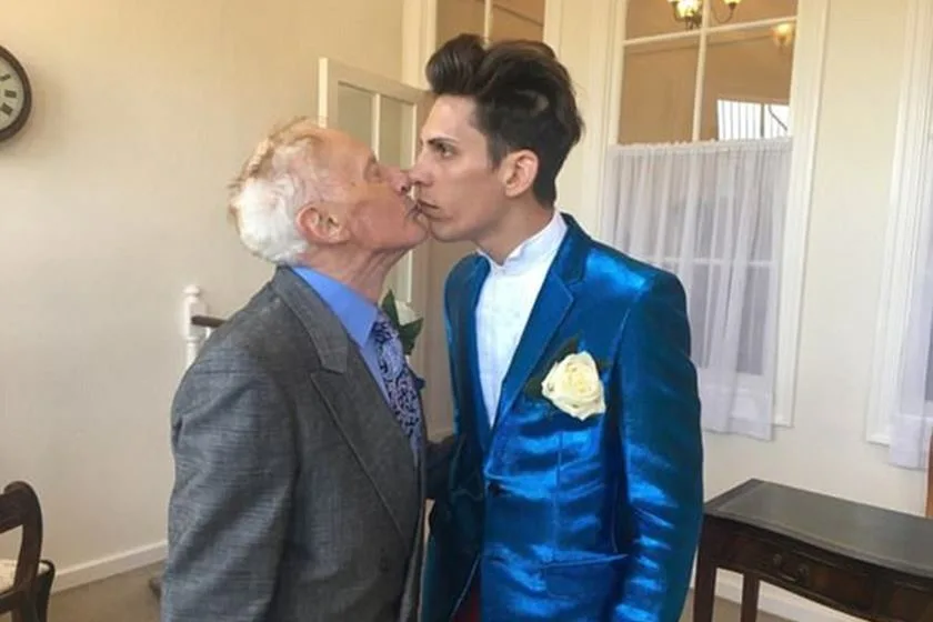 Ex-vigário banca namorado de 24 anos, leva pé na bunda e fica sem teto