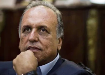 Pezão volta atrás e diz que só vai pagar servidores se derrubar liminar que impede venda da Cedae