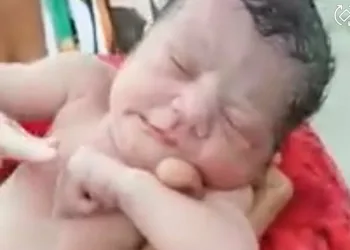 BEBÊ É ENCONTRADO EM LIXEIRA NO RJ!!!!