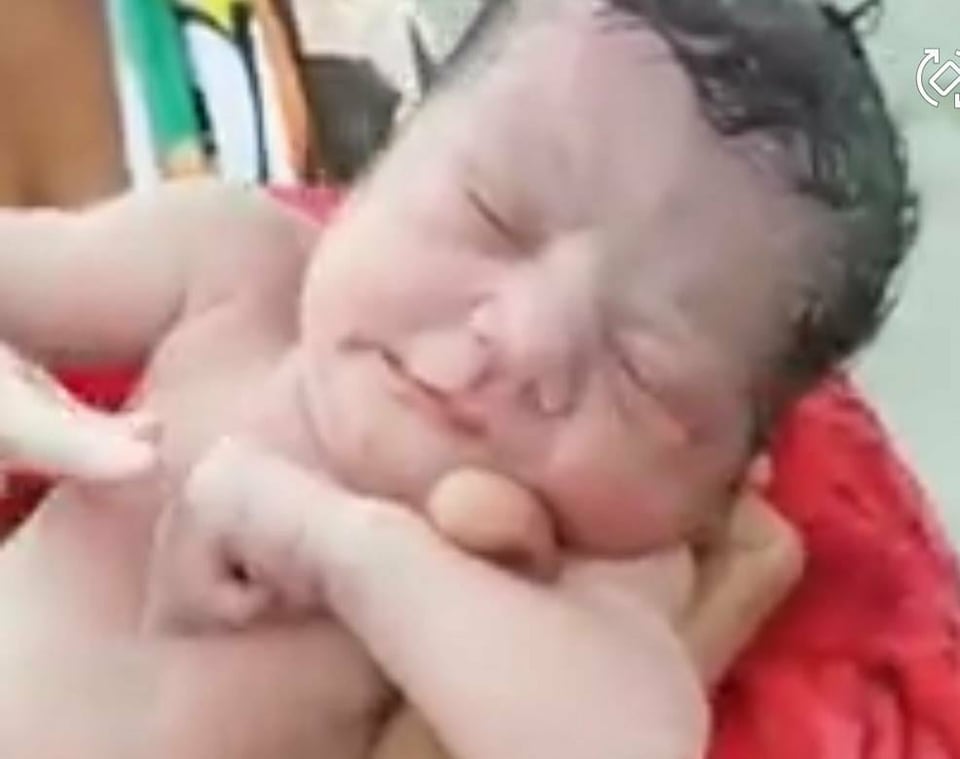 BEBÊ É ENCONTRADO EM LIXEIRA NO RJ!!!!