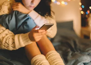 Modelo de 18 anos leiloa virgindade na web por 1 milhão de dólares