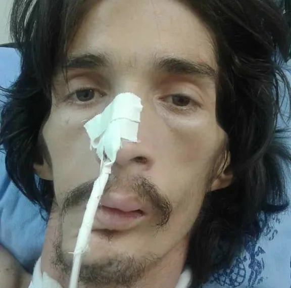 AJUDEM A ENCONTRAR A FAMILIA DESSE HOMEM!!! (FOTOS)