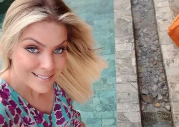 RENATA FAN POSTA FOTO DE BIQUINI E A INTERNET PIRA!!!