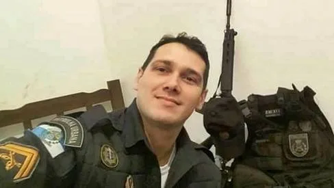 POLICIAL DE FÉRIAS MORRE COM UM TIRO EM PASSEIO…