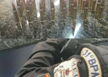 POLICIAIS PRENDEM DOIS INDIVIDUOS COM 40 MUNIÇÕES DE FUZIL NA ZONA OESTE!!!