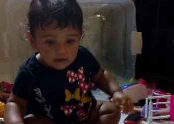 “Acabaram com a minha vida”, diz mãe de bebê atropelada no Rio