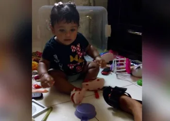 Comoção marca velório de bebê que morreu atropelada no Rio