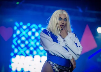Pabllo Vittar nega ter engravidado bailarina do Faustão
