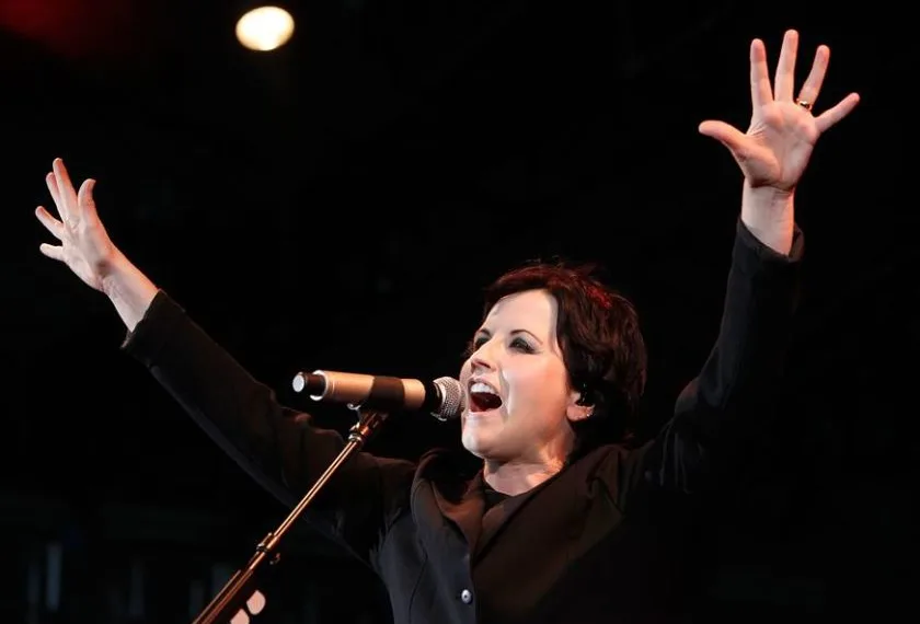 VOCALISTA DE BANDA DE ROCK MORRE AOS 46 ANOS!!!