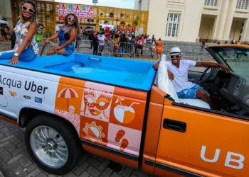 Quer fugir do calor? Uber com piscina viaja pelo Rio de Janeiro