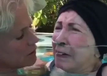 “Daria alguns anos de vida para vê-la sem dor”, diz Xuxa para mãe