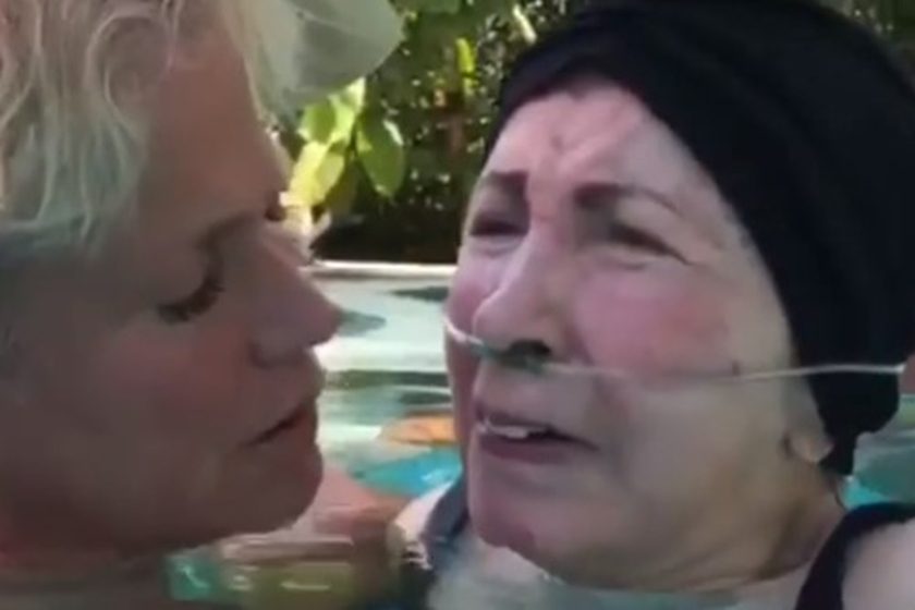“Daria alguns anos de vida para vê-la sem dor”, diz Xuxa para mãe