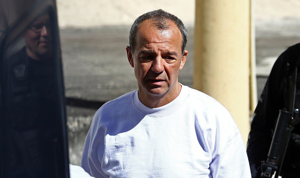 Ex-governador Sérgio Cabral chega a Curitiba após ser transferido do Rio