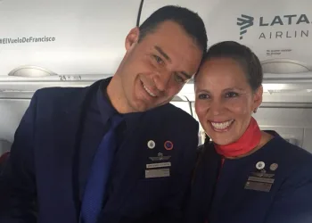 Papa Francisco celebra casamento a bordo de avião chileno