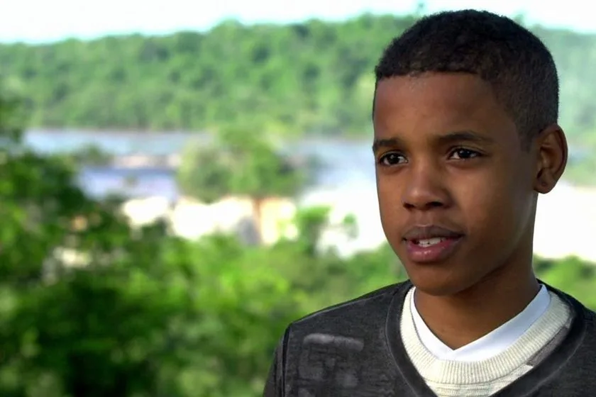 Finalista do “The Voice Kids” dá adeus à irmã morta em incêndio