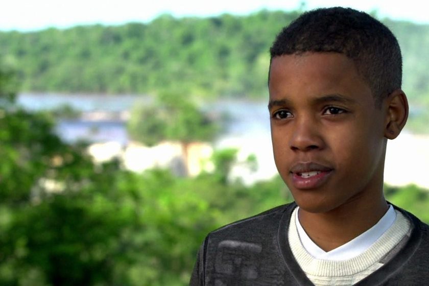 Finalista do “The Voice Kids” dá adeus à irmã morta em incêndio