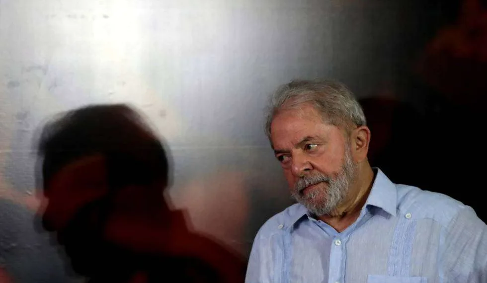 Em poucas horas, Lula queima primeiro cartucho para evitar prisão