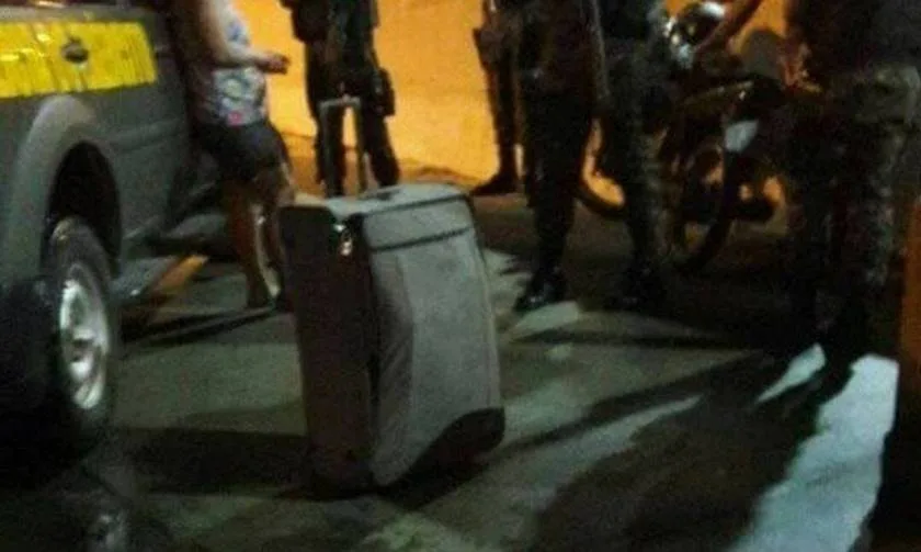 Mulher confessa que estrangulou e carregou o corpo do marido em mala na Zona Oeste!!!