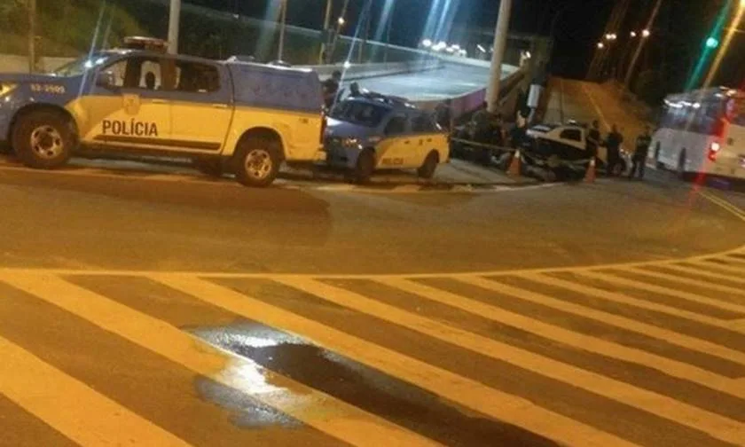 Sinistro!!!!Mulher é flagrada carregando corpo do marido em mala no RJ