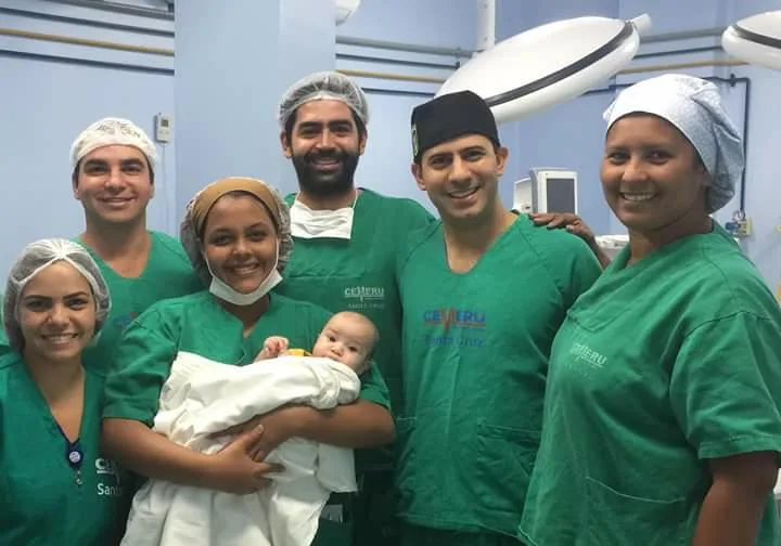 MÉDICO NA ZONA OESTE FAZ TRABALHOS INCRÍVEIS NA REGIÃO E SENSIBILIZA PACIENTE!!(FOTOS)