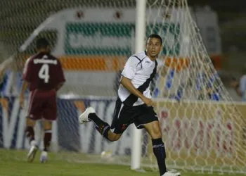 JOGADOR DE FUTEBOL DE TIME DO RIO VIRA MORADOR DE RUA!!!
