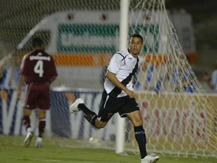 JOGADOR DE FUTEBOL DE TIME DO RIO VIRA MORADOR DE RUA!!!