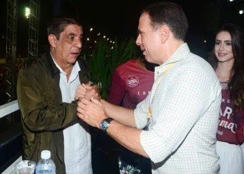 ZECA PAGODINHO SE IRRITA COM POLITICO EM CAMAROTE NO CARNAVAL!!!
