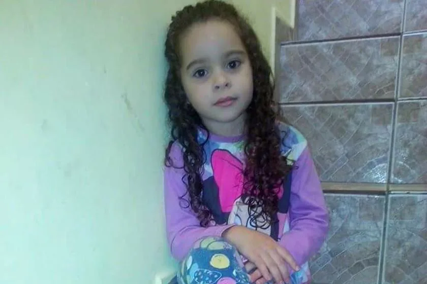 ATENÇÃO MAMÃES!!! Garota de 7 anos morre após participar de novo desafio perigoso da web