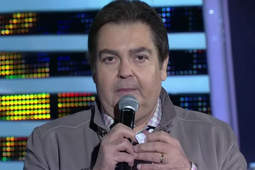 Fausto Silva é internado com urgência para cirurgia no coração em SP