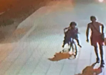 Homem furta televisão e é roubado por outro bandido ao sair na rua